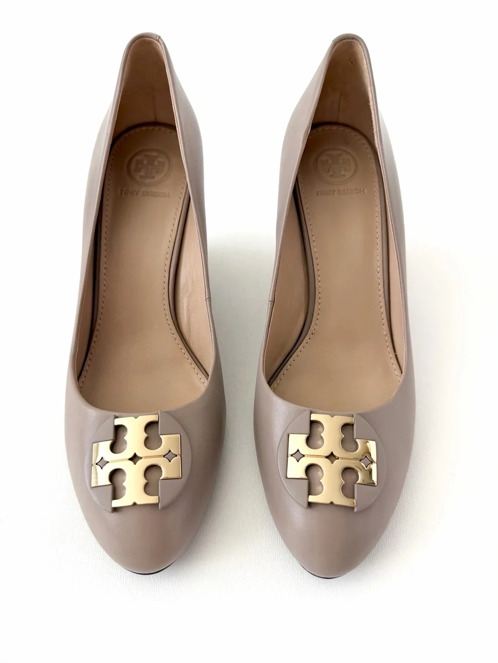 TORY BURCH | Luna Wedge Pumps French Gray Leather Logo Medallion Heels Size 7.5